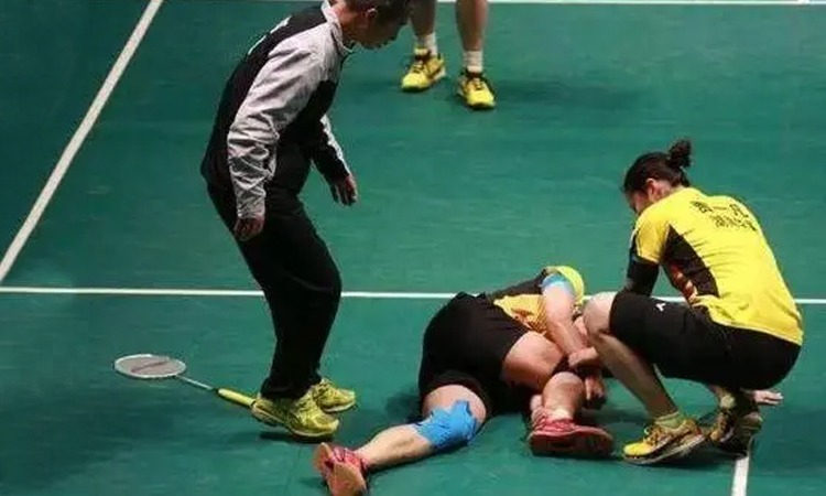 棒球与时尚杂志拍摄当球员脱下球衣换上高级西装